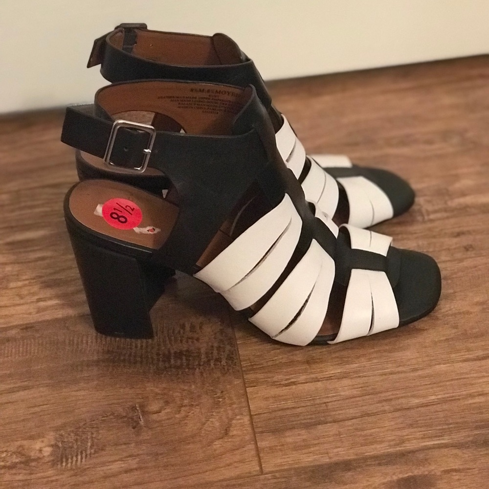 Chic Halston Sandals - Picture 2 of 2